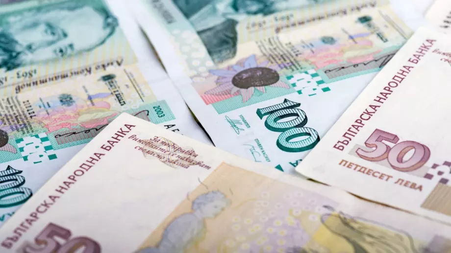 Държавата ще плаща заплати във фирми от всички сектори