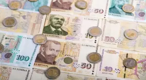 Чиновници и медици с най-голям ръст на заплатите