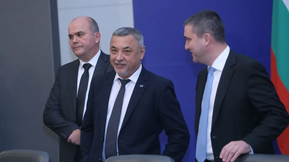 Валери Симеонов: Бюджетът за догодина е богата пица "Калцоне"
