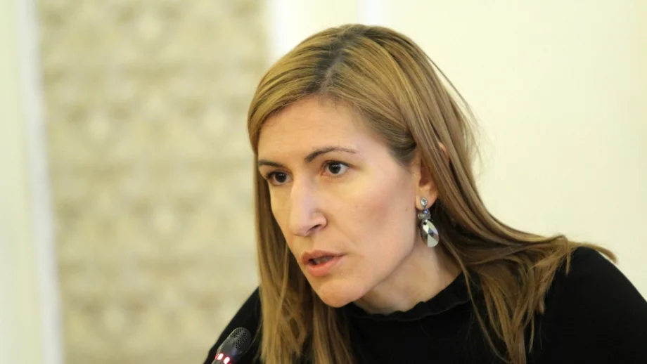 Ангелкова се опита да потуши гнева на Валери Симеонов заради преместваемите обекти