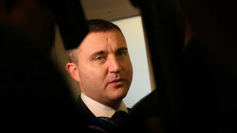 Горанов: Едва ли ще има коледни добавки за всички пенсионери