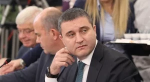 Горанов: Акцизите на цигарите няма да се променят до 2021 г.
