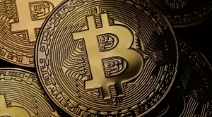 Биткойнът вече е над 14 000 долара