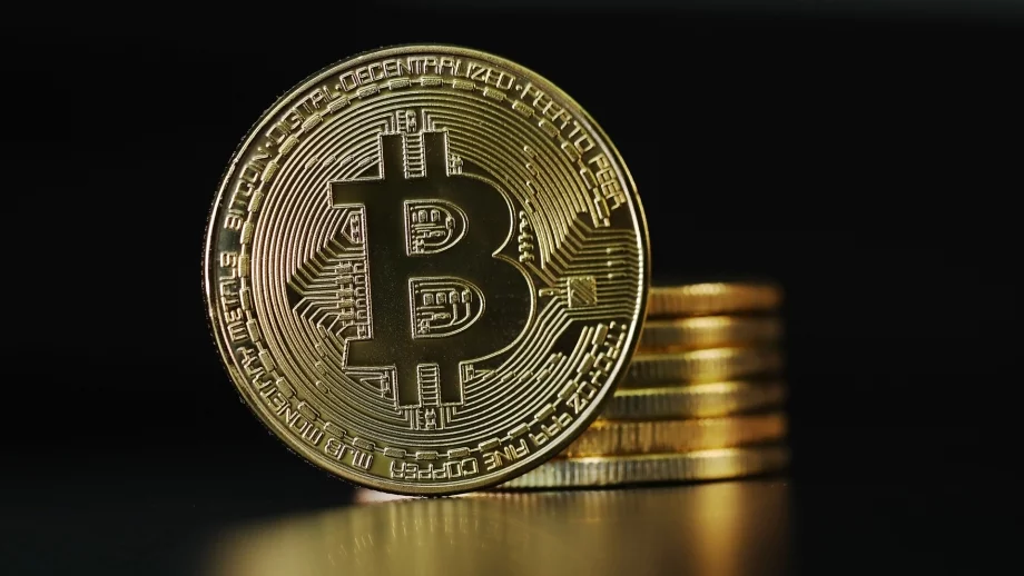 Биткойн успя за кратко да се качи над 4000 долара