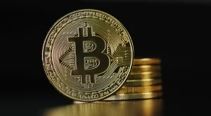 Цената на биткойн се повиши до шестмесечен връх