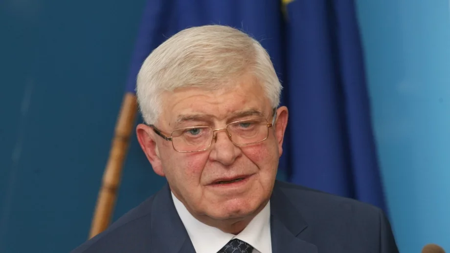 Ананиев няма да сменя шефовете на разследваните болници 