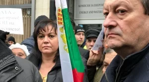 Нинова на протест заради скъпата вода: КЕВР е зависима от концесионери