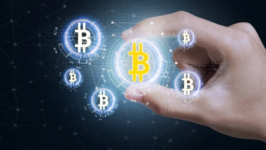Цената на биткойн се покачи със 17% 