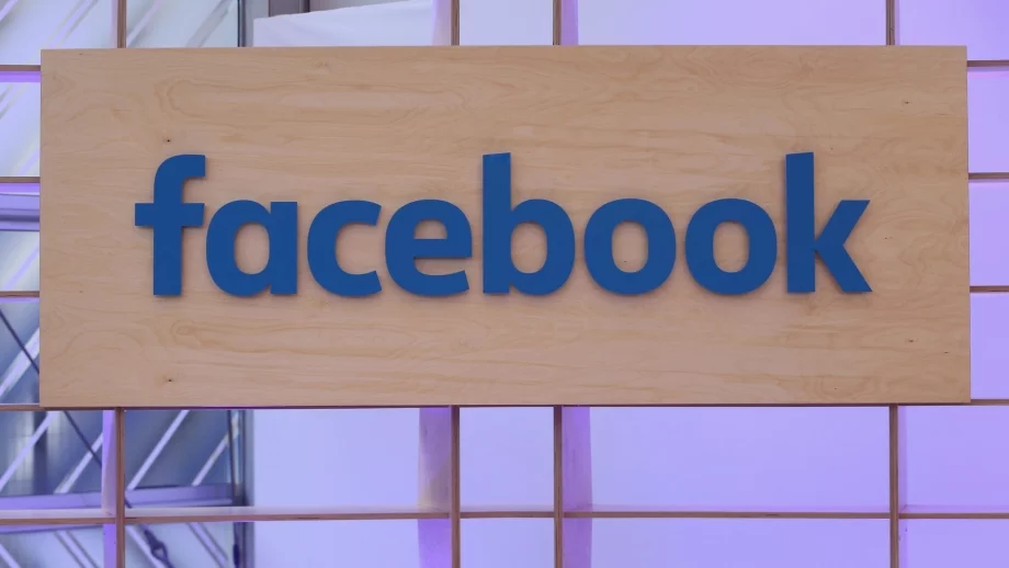 В отчаян опит да спаси имиджа си, Facebook изкара критиците си "соросоиди"