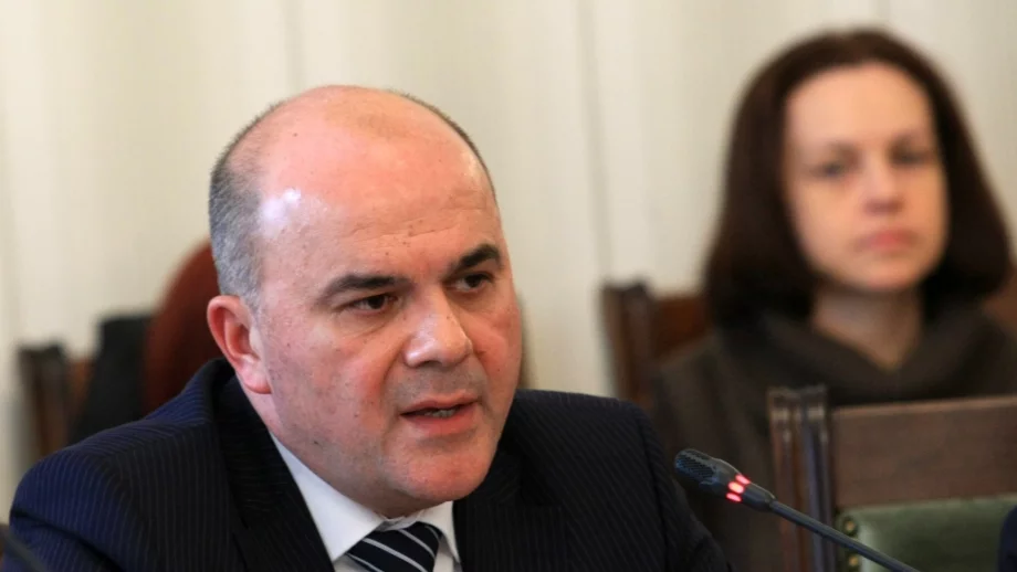 Петков съжалявал за оставката на заместничката си, своята не бил оттеглил