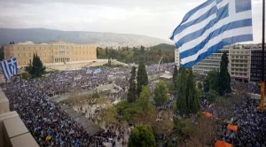 Безработицата в Гърция намалява, но с малко 