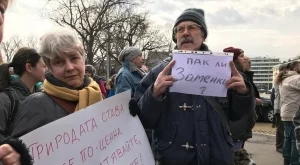 Граждани протестираха срещу застрояването на земеделски земи