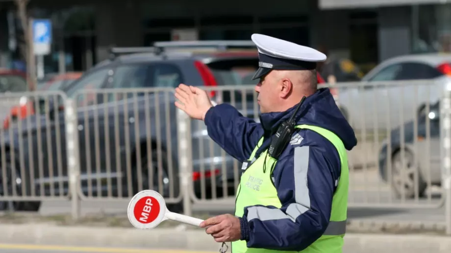 Държавата слага край на актовете