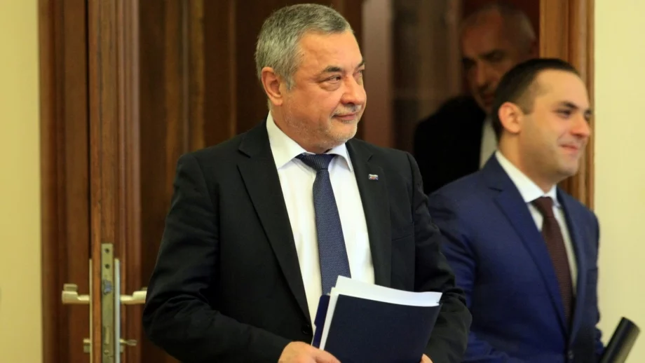 Симеонов: С промените в закона се дава служебна победа на няколко големи фирми за горива