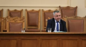 Валери Симеонов се извини на протестиращите майки "по искане на Коалиционния съвет"