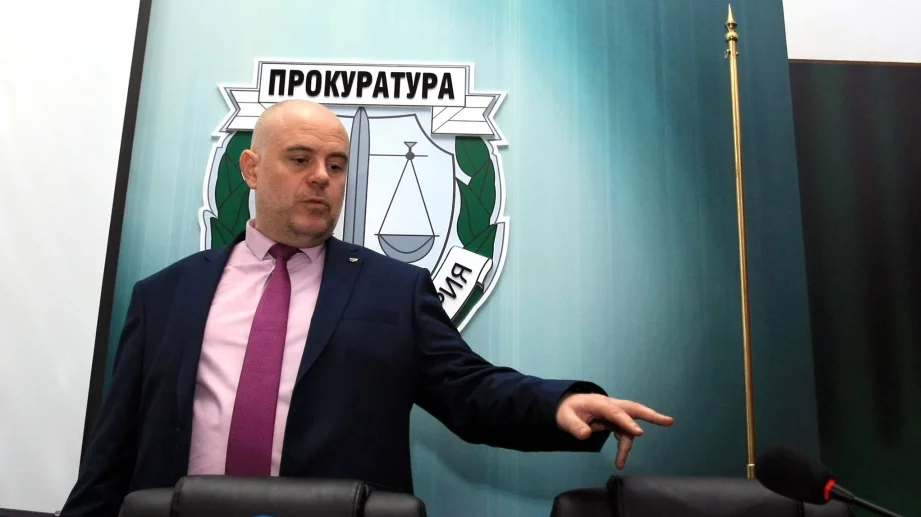 Съмнения около имотна сделка и на бащата на зам.-главния прокурор Иван Гешев