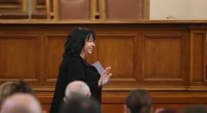 Петкова след глобата: Желанието на ЕК за приватизация на "Булгартрансгаз" е червена линия