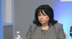 Петкова: Обединението на АЕЦ "Козлодуй" и ТЕЦ "Марица Изток 2" би създало повече проблеми, отколкото решения