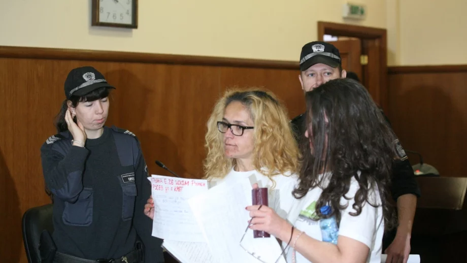Инициалите Б.Б. и Ц.Ц. се появиха в СРС-тата срещу Десислава Иванчева 