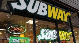 Subway затвори стотици магазини, шефката на веригата напусна