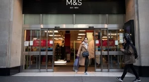 Marks & Spencer затваря над 100 магазина 