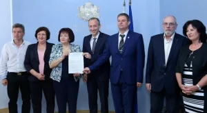 Началната заплата на учителите ще се повиши до 920 лева