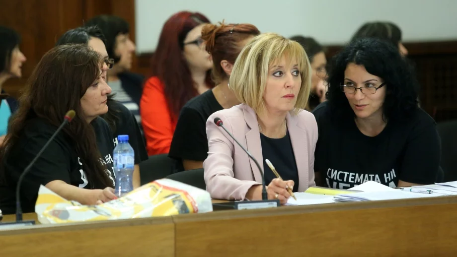 Манолова: Няма законови причини да се бавят плащанията за хора с увреждания