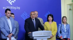 Борисов изтегли спорен законопроект за превозвачите, те пък спряха протеста си