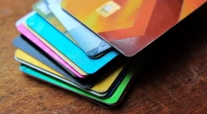 Всяко второ картово плащане в България през август е било безконтактно