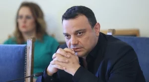 Транспортната комисия отхвърли искането на БСП за спиране на концесията на летище "София'