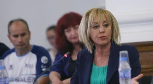 Манолова: Реформата във ВиК се свежда до поскъпване на водата