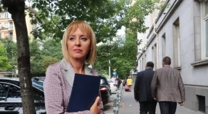 Манолова с остри критики към идеята за задължителна здравна застраховка
