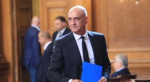 Здравната каса се оказа осъдена от директора си