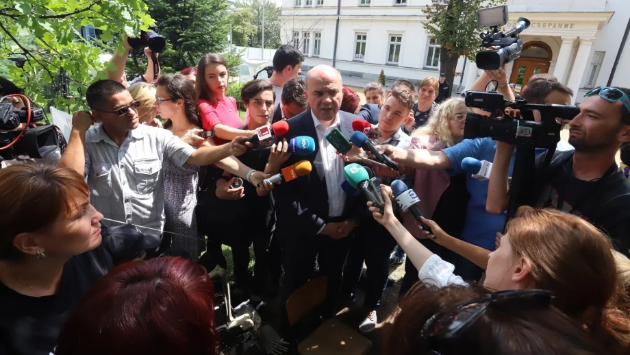 Петков покани майките на деца с увреждания отново да се включат в преговорите за новия закон