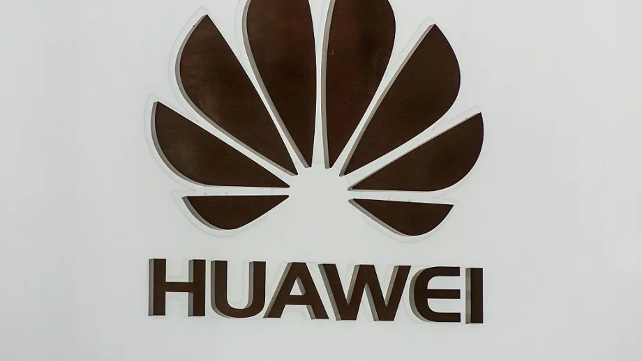 Huawei отлага премиерата на сгъваемия си телефон