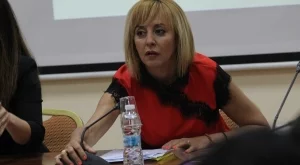 Манолова предлага всеки гражданин да има индивидуален договор с ВиК