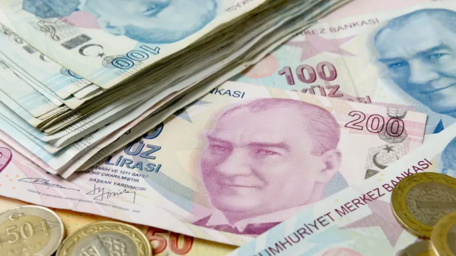 Турската лира продължава свободното падане