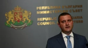 Горанов призова зам.-шефката на КФН да си подаде доброволно оставката