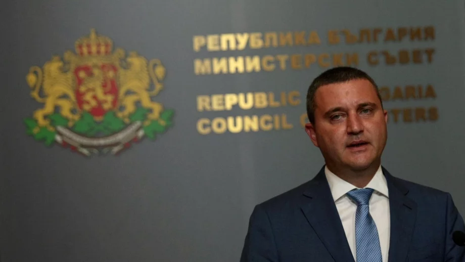 Управляващите гарантираха повече пари за премии на чиновниците