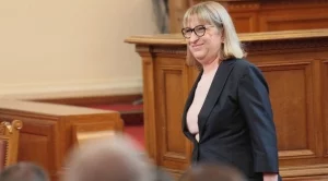 Цачева: Заявленията в Агенцията по вписвания се обработват в срок