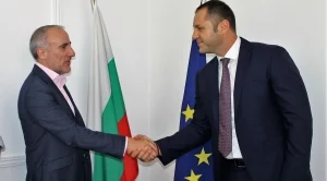 Официално: Financial Times стъпва в България 