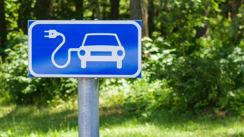 "Калашников" показа ретро електромобил, с който ще конкурира Tesla (Снимки)
