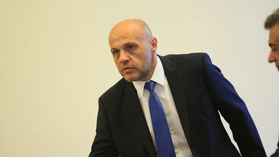 Дончев: Горивата може да поевтинеят и с над 5 стотинки 
