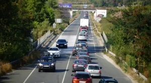 Над половината от колите у нас са 10 и 20-годишни