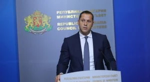 Александър Манолев подаде оставка