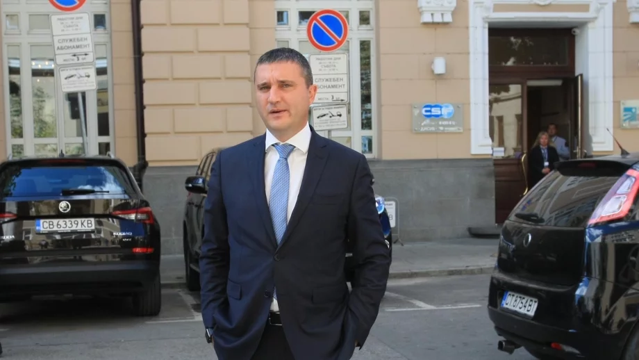 Горанов се пренесъл в жилището на кръстника си заради земетресението през 2012 г.