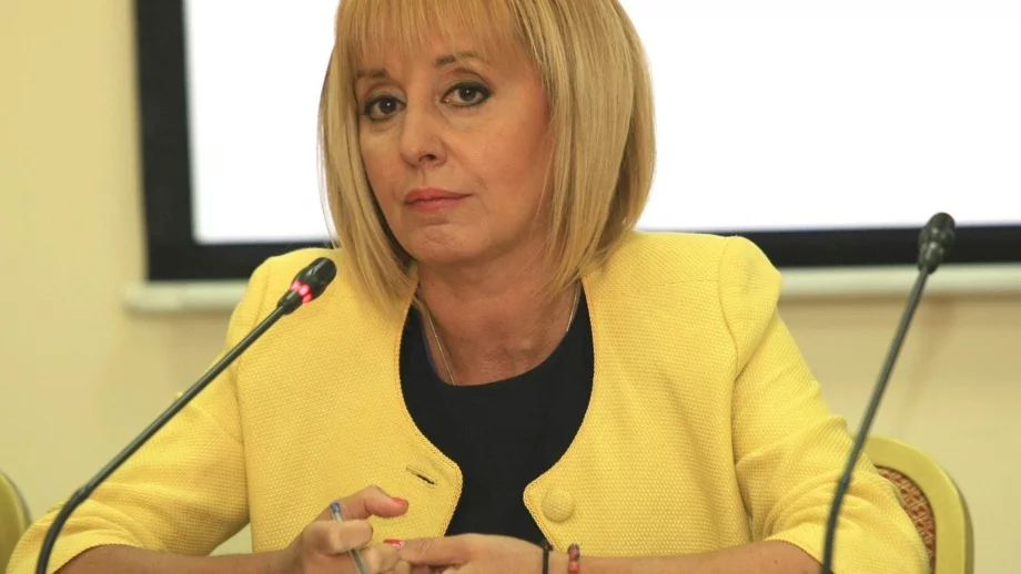 Манолова ще подаде жалба в КС срещу промените в Изборния кодекс
