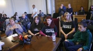 Майките на деца с увреждания напуснаха срещата с властта