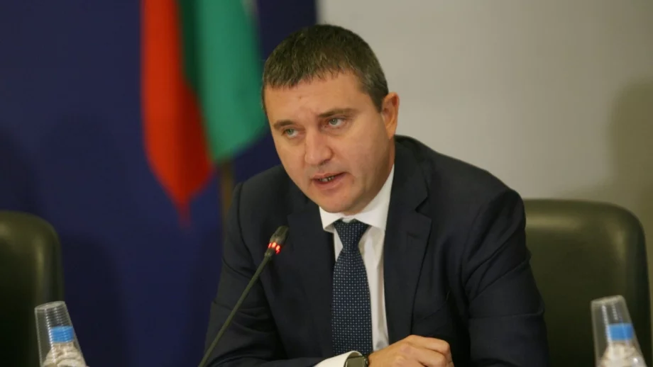 Прокуратурата иска Горанов да събере надвзетите партийни субсидии