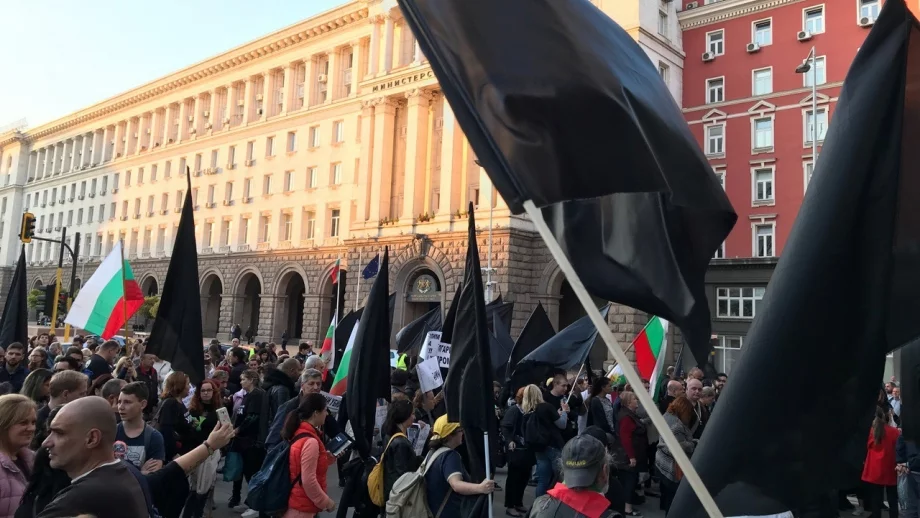 Майките на деца с увреждания към властта: Отново ни излъгахте и ни се подиграхте
